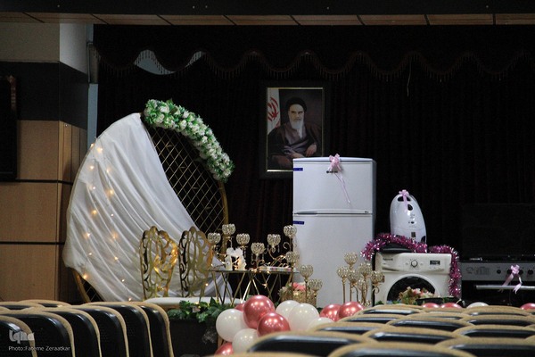 اهدا ۲۲۰ سری جهیزیه اهدایی مقام معظم رهبری به نوعروسان خراسان جنوبی