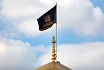 Bandeira Negra Hasteada sobre o Santuário do Imam Reza(AS) para Marcar Luto por Lady Fatima(AS)