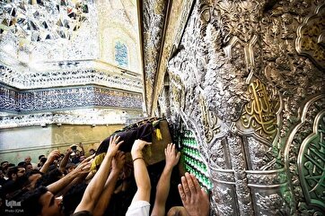 尊贵的阿亚图拉赛义德·阿里·西斯塔尼夫人的遗体告别仪式举行